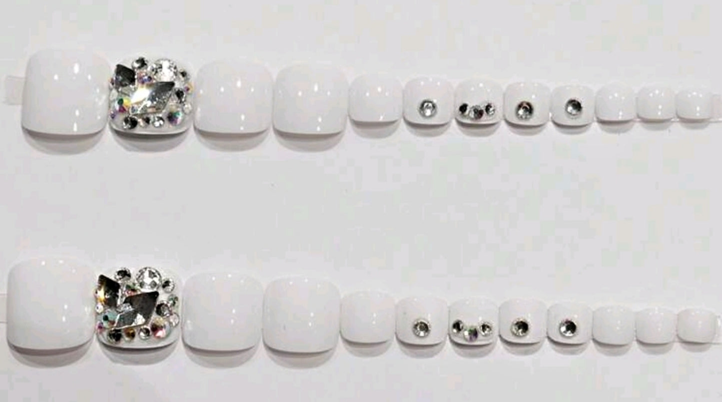 Blanco Beauty Toe Nails