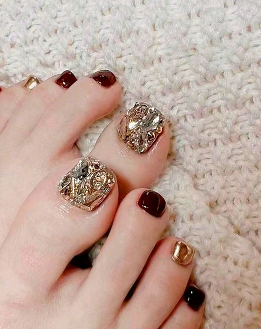Goldie Beauty Toe Nails